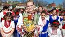 16-годишна стана „кумичка” на празника в Ловеч