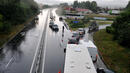 Наводненията предизвикаха нови поразии - затвориха пътища 