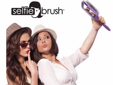 Selfie Brush стана хит на пазара. Вижте какво всъщност е това (ВИДЕО)