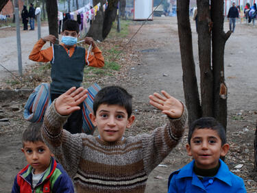 Срамната офанзива срещу децата бежанци в Ковачевци продължава