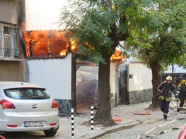 Съседи подозират в палеж жената на скочилия от 6 етаж плводвичанин