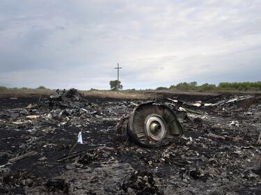 Пътят до отговора кой свали боинга над Украйна е осеян с мини