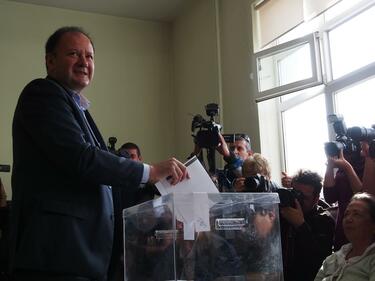 Миков: Гласувах за по-справедлива България