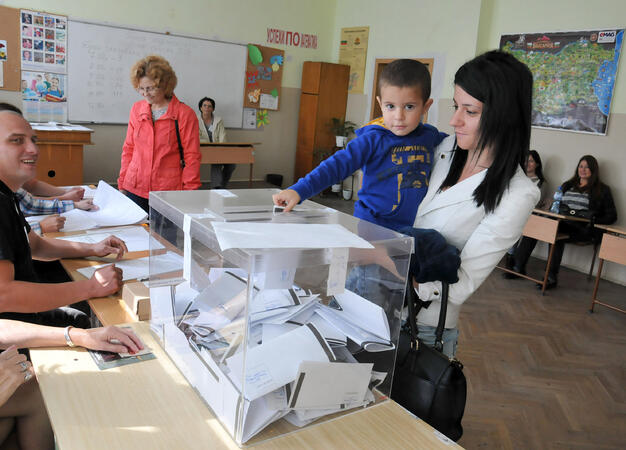 Българите гласуват (СНИМКИ) 