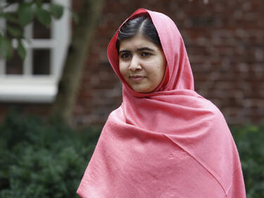 17-годишна пакистанка и индиец грабнаха Нобелова награда за мир