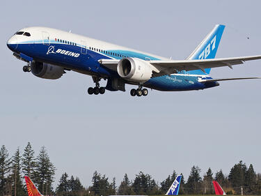 Boeing сглобява 787 Dreamliner със слънчева енергия