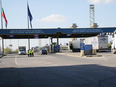 Нелегални емигранти са задържани на "Дунав мост"