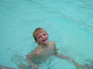 „Научи се да плуваш“ – безплатна програма за ученици до 4-ти клас 