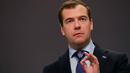Медведев събира погледите с танцови умения
