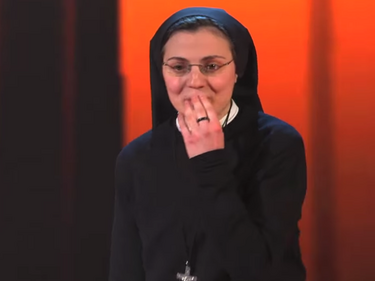 Монахинята, спечелила музикално предаване, пуска дебютен албум (ВИДЕО)