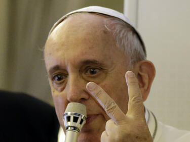 Папата обърна гръб на гейовете 