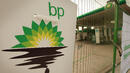 Петролният разлив още яде от печалбата на BP