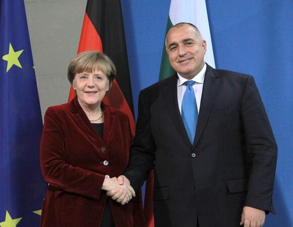 Меркел прегръща Борисов. Праща ни експерти да ни помагат (СНИМКИ)