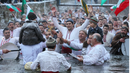 Леденото хоро в Калофер за Йордановден разгорещи българите