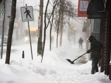 Гърци и турци се дивят на невиждан студ
