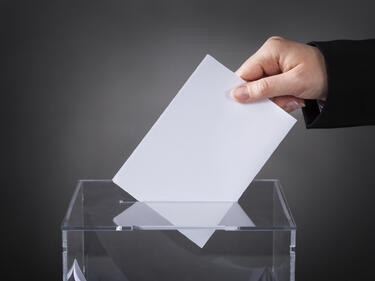 Не е изключено българите в чужбина да могат да гласуват електронно
