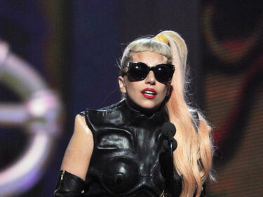 Създателят на саундтрака на „Флашданс" продуцира парчета за Лейди Гага 