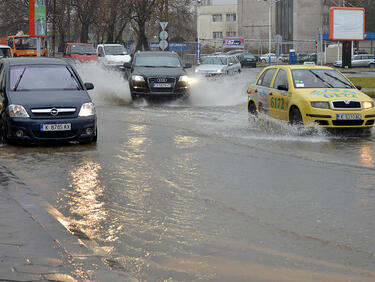 Страната отново е във воден капан! БЧК зове за помощ към пострадалите