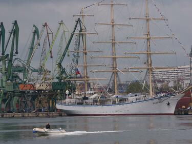 Пристанище Варна е с нов директор