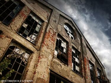 Една зловеща разходка из руините на българските сгради