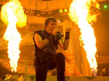 Откриха раково заболяване на фронтмена на Iron Maiden 