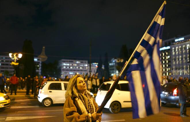 Разрушения и безредици в Атина! Гърците излязоха на протест (СНИМКИ)