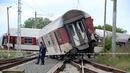 Влакът за Стара Загора се удари в паднала скала и дерайлира
