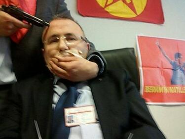Турският прокурор, който бе взет за заложник в Истанбул, почина от раните си