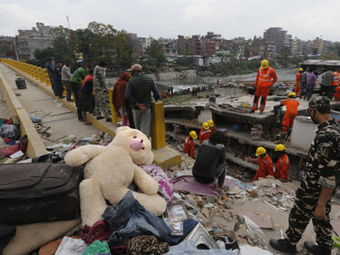 Броят на жертвите след земетресението в Непал достигна над 4300 души