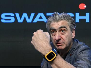 Swatch работи върху смарт часовник, чиято батерия ще издържа шест месеца