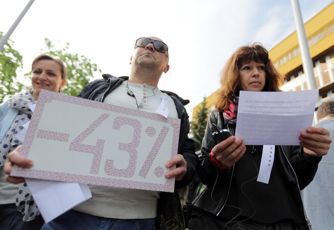 Журналистите от БНР на протест заради орязани хонорари