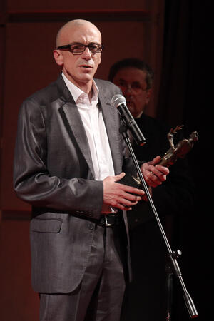  
В категория Съвременна българска драматургия наградата получи Малин Кръстев за „Семеен албум“ 
 