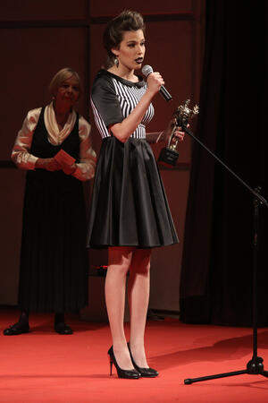  
В категория Изгряваща звезда наградата получи Радина Думанян за ролята на Матилда в „Чиста къща” от Сара Рул. 