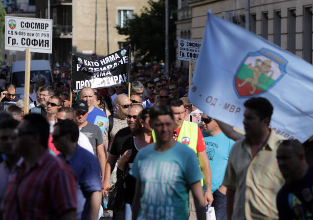 Протестиращите от сектор "Сигурност" поискаха оставката на Румяна Бъчварова (СНИМКИ)