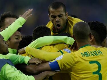 Бразилия продължава към 1/4-финалите, чака Парагвай