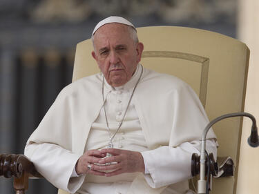 Папа Францикс посегна към листа от кока