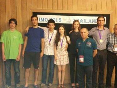 Българчетата се прибраха с три медала от Международната олимпиада по математика в Тайланд