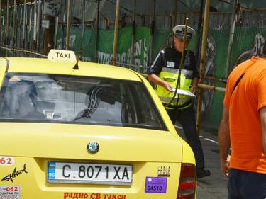 Инспектори глобиха 70 таксита по родното Черноморие! Не пускали касов апарат