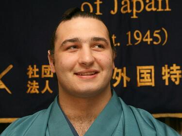 Котоошу с актив от една загуба и една победа на турнир по сумо в Токио