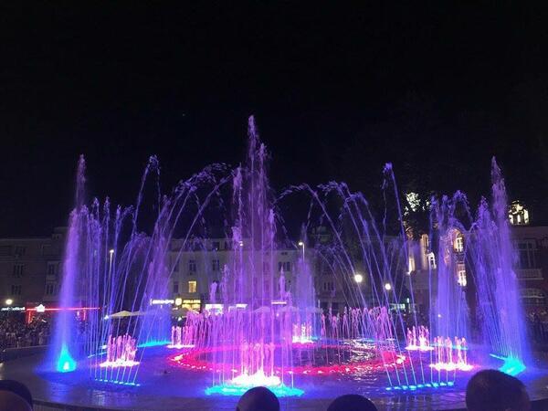 Борисов откри нов фонтан във Варна: Ще пее и ще пресъздава 2000 цветови комбинации