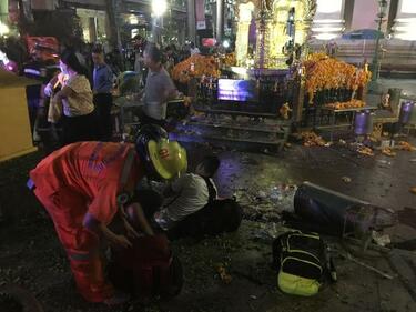 Най-малко 12 са убити и близо - 20 ранени, при взрив на бомба в центъра на Банкок 
