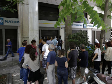 Депозитите в гръцки банки намаляха до рекордните 121 млрд. евро