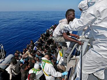 Около 500 мигранти са спасени в Средиземноморието