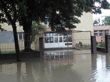 Поройният дъжд причини наводнения в Благоевград
