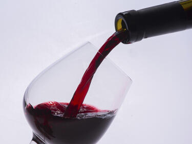 Диабетиците да посягат към червеното вино