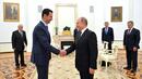 Асад на изненадваща среща с Путин