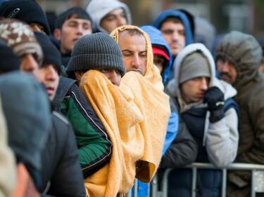 Австрия преустановява приемането на бежанци, Унгария иска да върне мигранти на Гърция