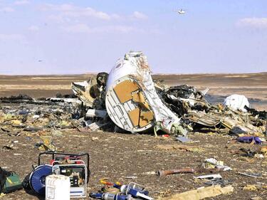 Руският самолет се е разпаднал още във въздуха, смята експерт