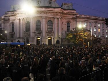 Протестът на полицаите отново затвори центъра на столицата