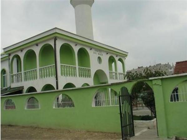 Бутат части от джамията „Абу Бекир“ в Пазарджик